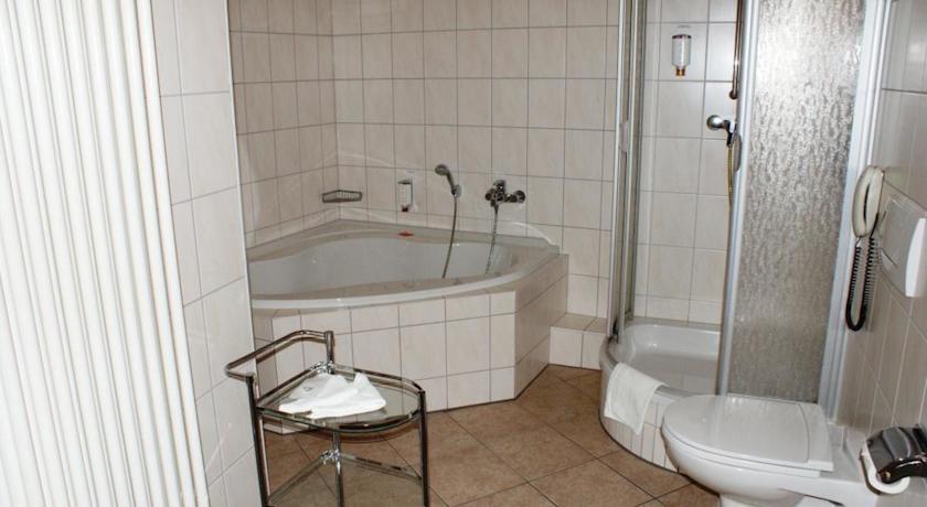Hotel Schwarzer Adler Tangermünde Pokoj fotografie